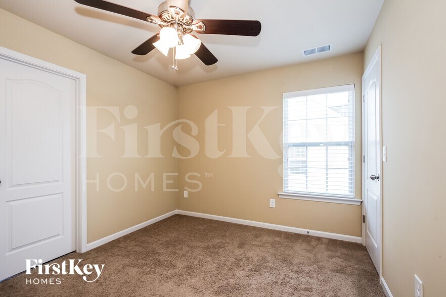 Building Photo - 9730 Loughlin Ln