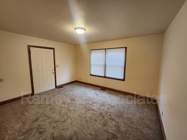 Building Photo - 1108 Hathaway Ave