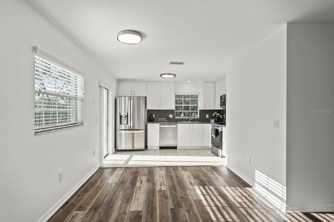 Building Photo - 6634 Hickorywood Ln