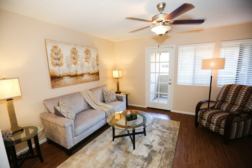 Building Photo - 7 W Mohawk Dr