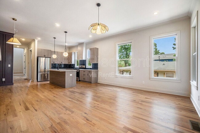 Building Photo - 1081 Hill St SE