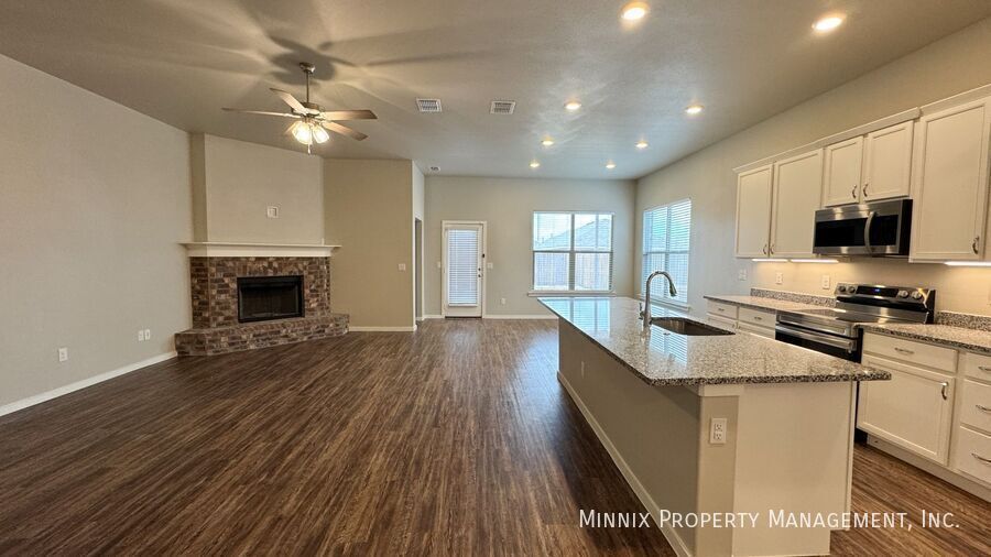 Building Photo - 2006 Kenwood Ave