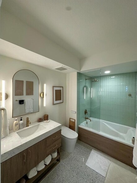 Building Photo - 1551 N Flagler Dr