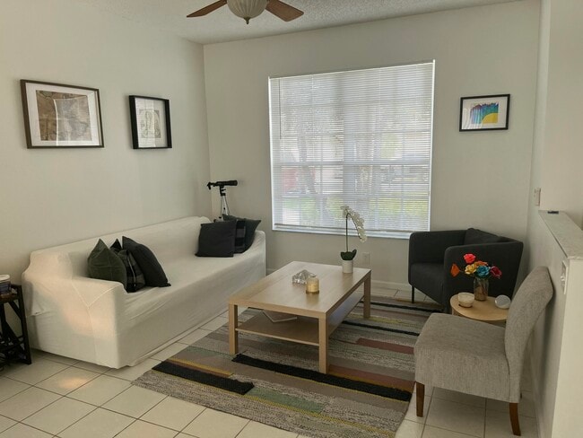 Building Photo - 9368 Fox Trot Ln