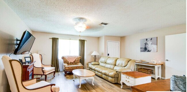 Building Photo - 20126 Suncrest Dr