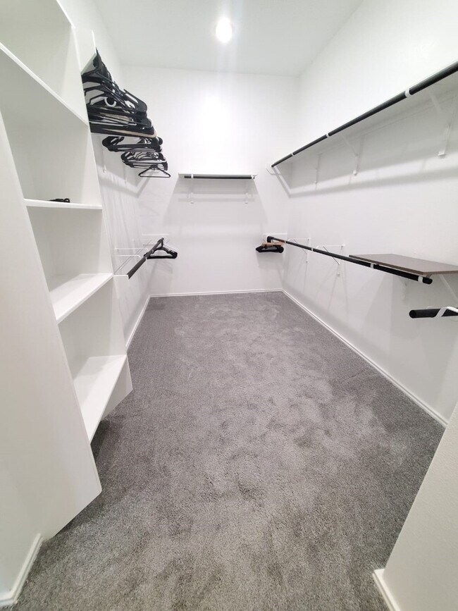 Building Photo - 2406 Pear Blossom Ln