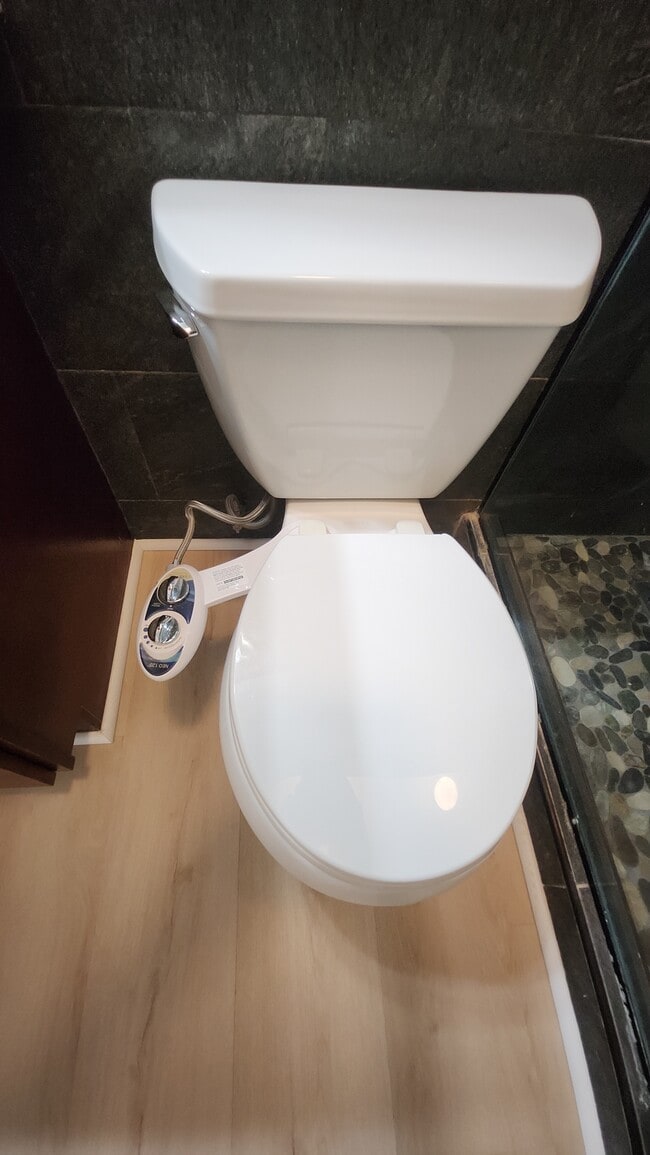 Building Photo - 469 Ena Rd