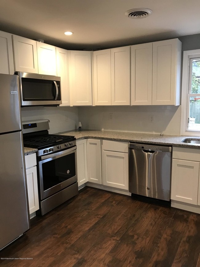 Building Photo - 32 Frazee Pl