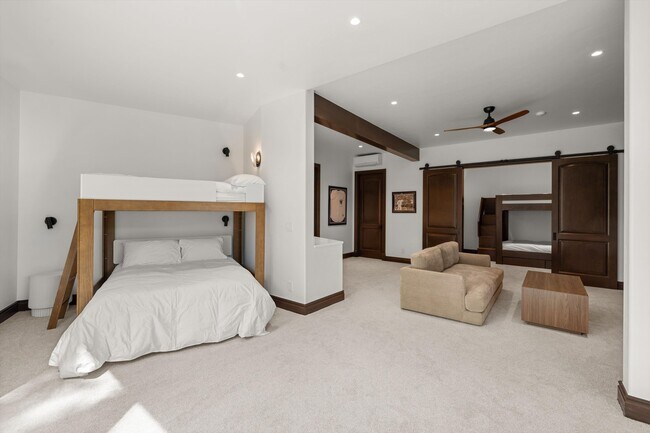 Building Photo - 875 Horse Ranch Dr