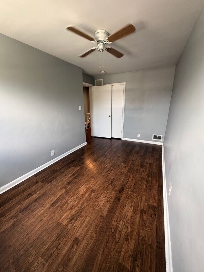 Building Photo - 2229 Graythorn Rd