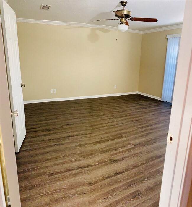Building Photo - 14135 Sandfield Dr