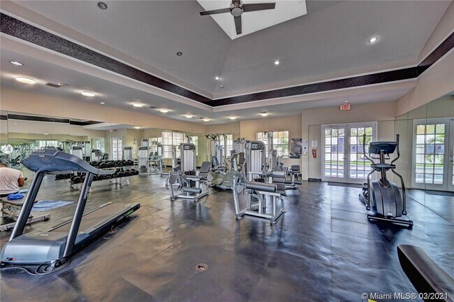 Building Photo - 2850 N Oakland Forest Dr