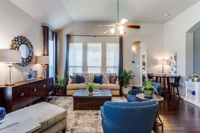 Building Photo - 3208 Thicket Dr