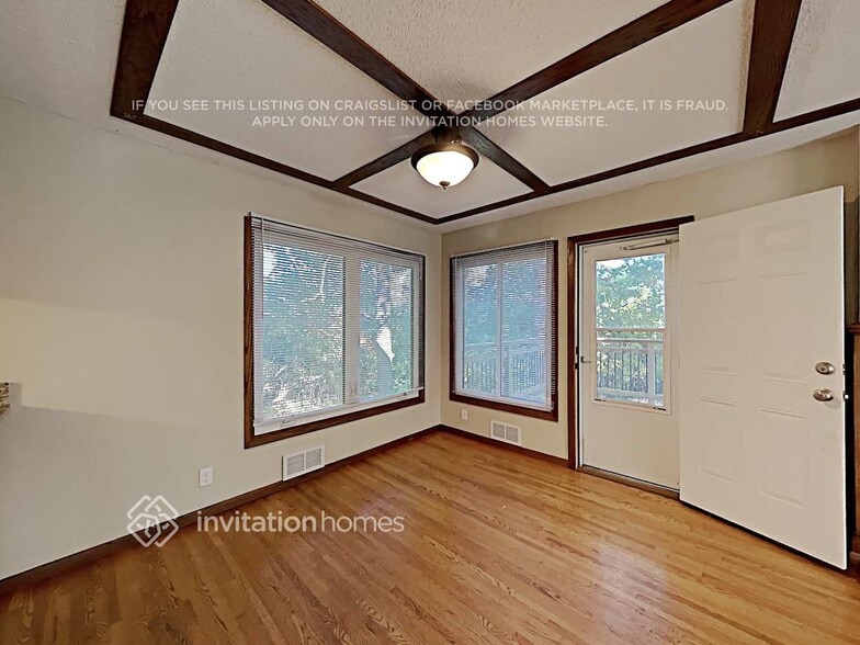 Building Photo - 15004 Park Ave S