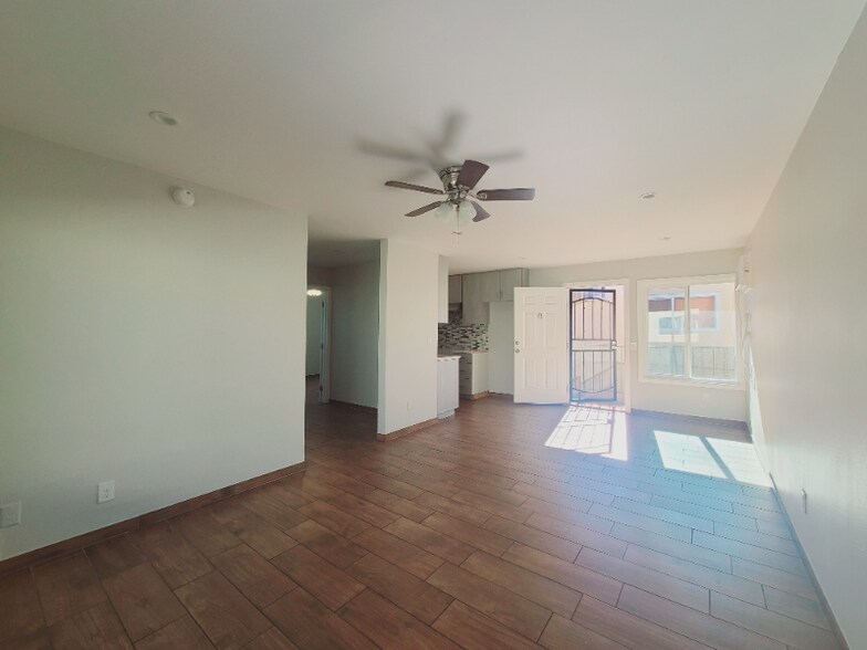 Building Photo - 1108 W 110th St