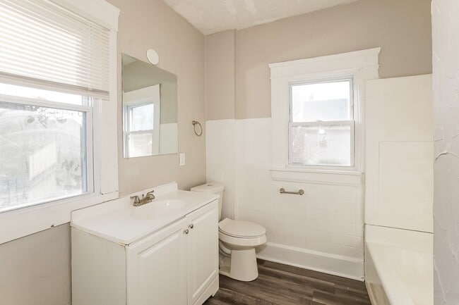 Building Photo - 1069 Herberich Ave