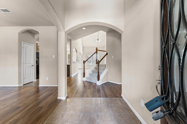 Building Photo - 115 Black Swan Pl