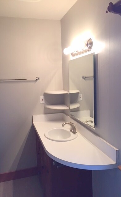 Building Photo - 117 E Sycamore St