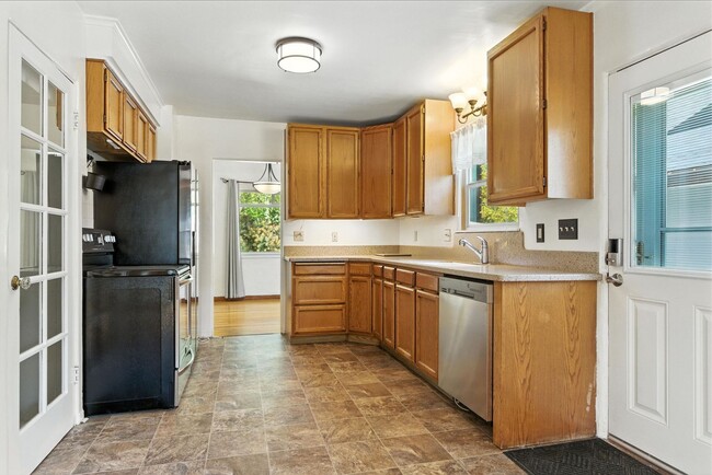 Building Photo - Gorgeous Brick Home Near Audubon Park