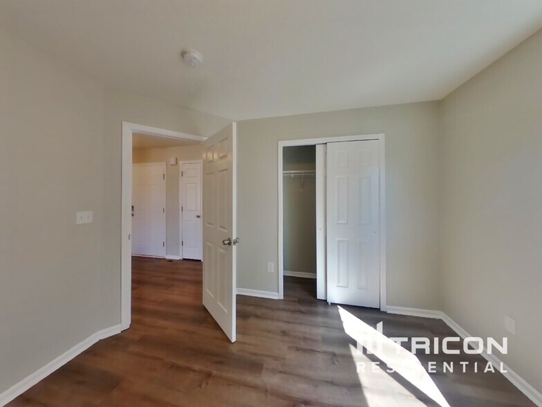 Building Photo - 1115 Legend Oak Dr