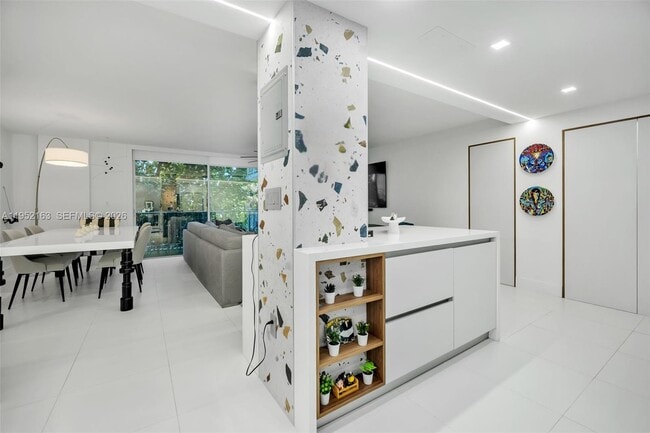 Building Photo - 6801 Indian Creek Dr