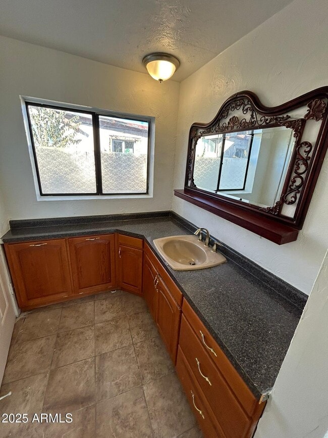 Building Photo - 1957 N Douglas Ave