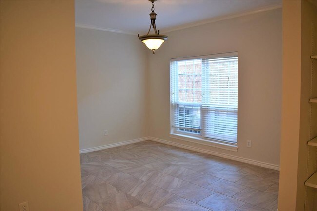 Building Photo - 600 Wilcrest Dr