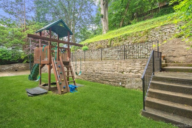 Building Photo - 44 Sandy Hollow Rd