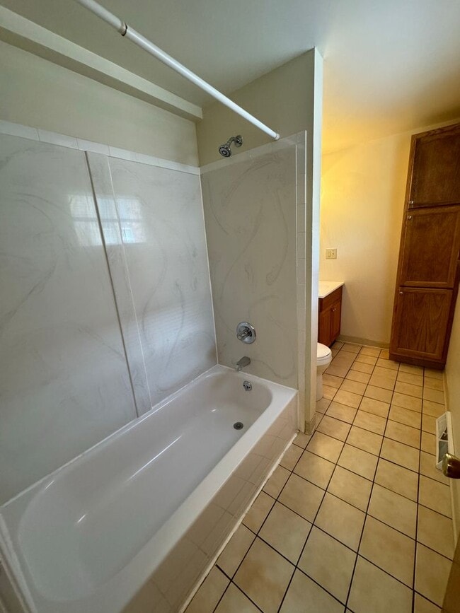 Building Photo - 183 W Patterson Ave