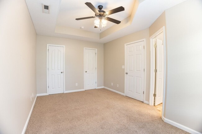 Building Photo - 3 Bedroom 2.5 Bath home in well established neighborhood!