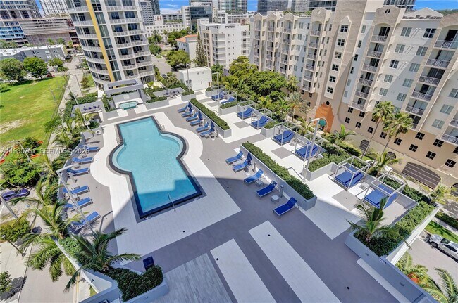 Building Photo - 480 NE 30th St