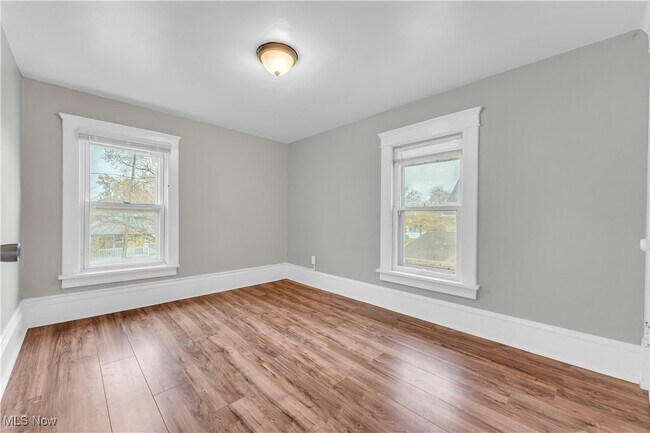 Building Photo - 1296 W Wilbeth Rd