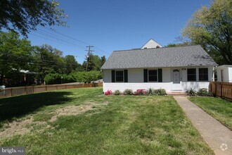 Building Photo - 1837 Lusby Pl