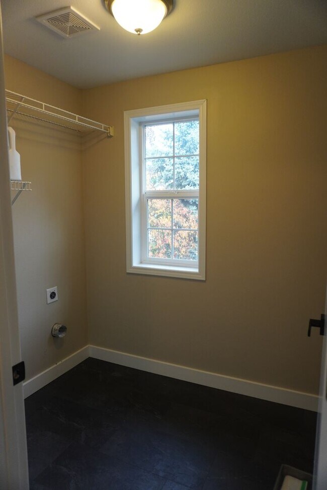 Building Photo - 16409 NE 31st St