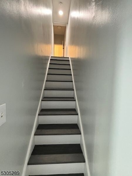 Building Photo - 12 School St