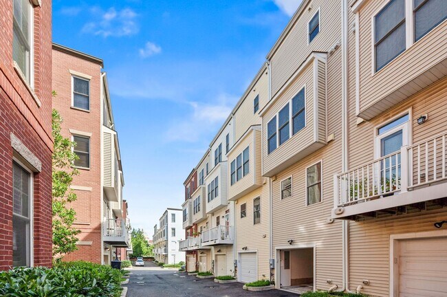 Building Photo - 3 bedroom 2.5 bathroom TownHome // Brookland//Garage Parking & Rooftop Deck