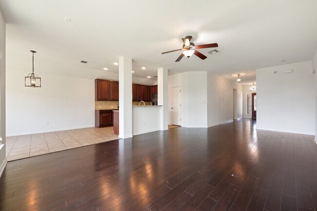 Building Photo - 1049 Regency Ln