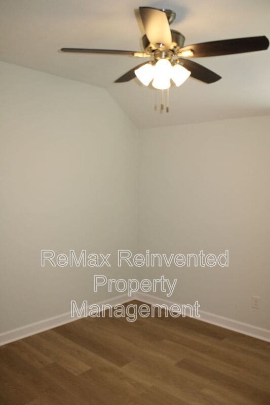 Building Photo - 921 Holbrook Dr