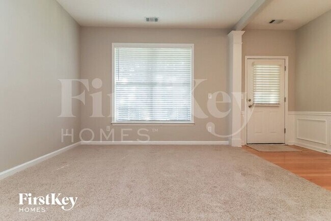 Building Photo - 4006 Maple Ridge Ln NW