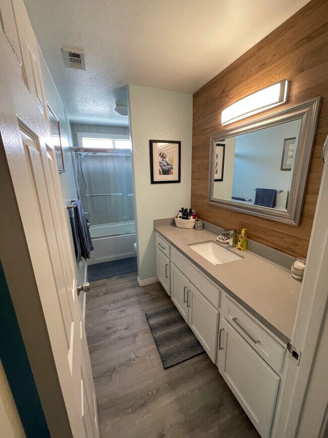 Bathroom 2 - 81329 Avenida Coyote