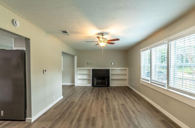 Building Photo - 6633 Racine Dr