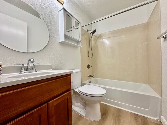 Building Photo - Completely Remodeled 3 Bed 2 Bath Ardenwoo...