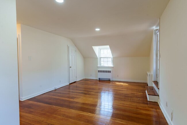 Building Photo - 2800 Woodpipe Ln