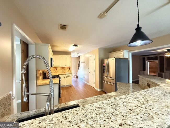 Building Photo - 7235 Coral Lake Dr