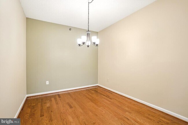 Building Photo - 14809 Pennfield Cir