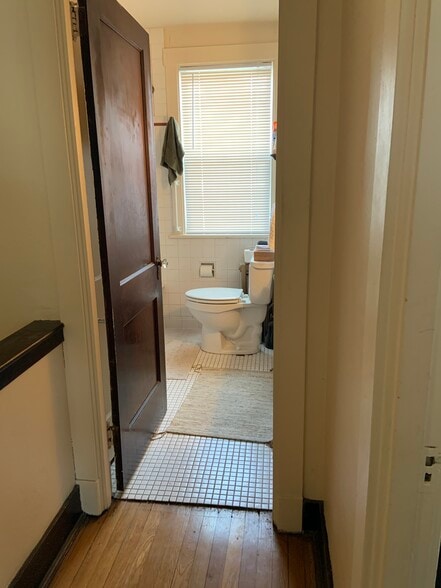 Bathroom - 3322 Parkview Ave