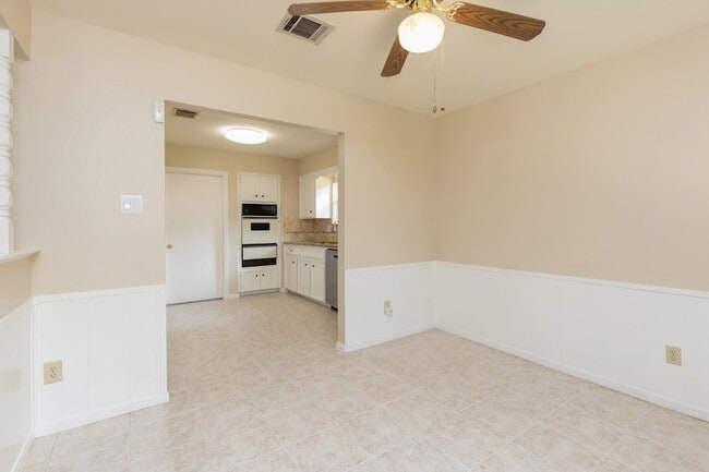 Building Photo - 2623 Longleaf Pines Ln