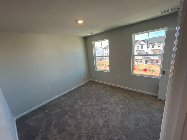 Building Photo - Room in Townhome on Chert Ln