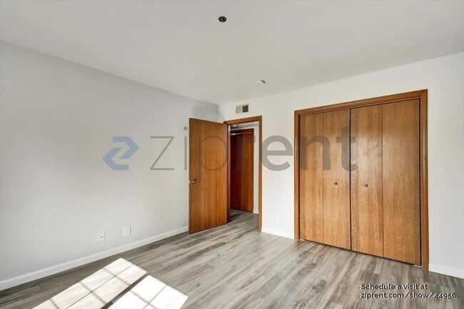 Building Photo - 1026 San Luis Cir