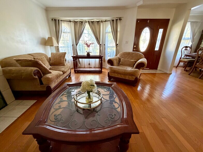 LIVING ROOM - 3926 W 59th St